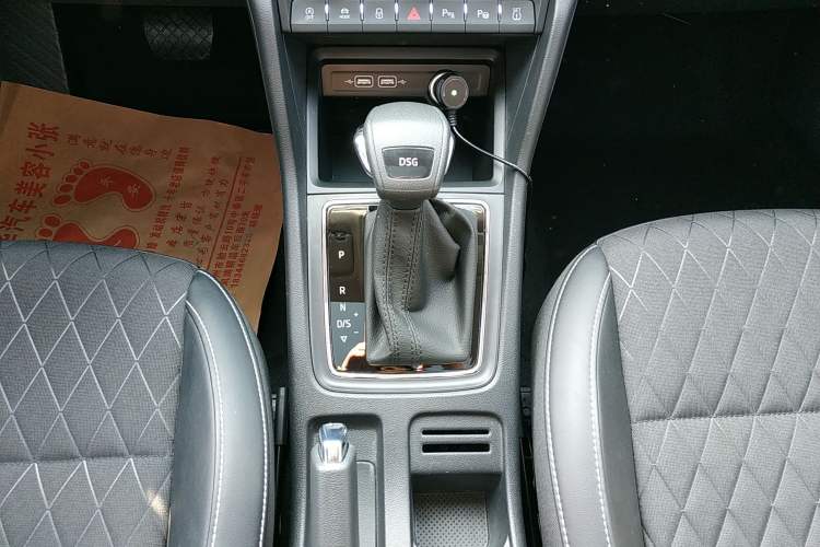 Used Skoda Karoq 2019 TSI280 Smart Drive Deluxe Edition China VI Standard Gear Lever
