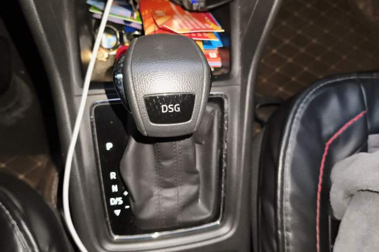 Used Skoda Karoq 2019 TSI280 Smart Drive Deluxe Edition China VI Standard Gear Lever