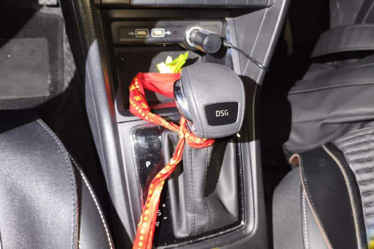 Used Skoda Karoq 2019 TSI280 Smart Drive Deluxe Edition China VI Standard Gear Lever