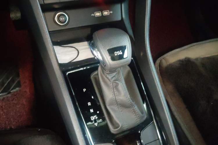 Used Skoda Karoq 2019 TSI280 SmartDrive Luxury Edition China VI standard Gear Lever