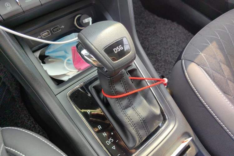 Used Skoda Karoq 2019 TSI280 Smart Drive Deluxe Edition China VI Standard Gear Lever
