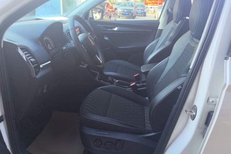 Used Skoda Karoq 2019 TSI280 Smart Drive Deluxe Edition China VI Standard Interior 1