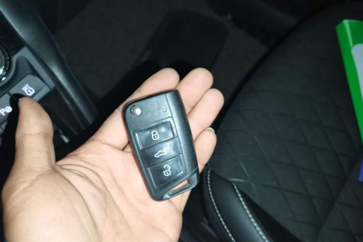 Used Skoda Karoq 2019 TSI280 Smart Drive Deluxe Edition China VI Standard Interior 1