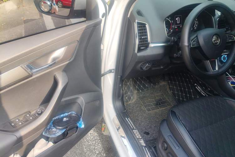Used Skoda Karoq 2019 TSI280 SmartDrive Luxury Edition China VI standard Interior 3
