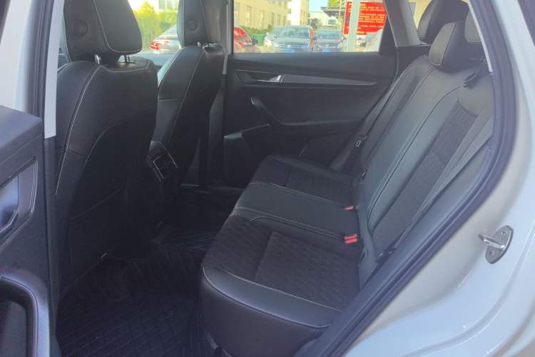 Used Skoda Karoq 2019 TSI280 Smart Drive Deluxe Edition China VI Standard Interior 3