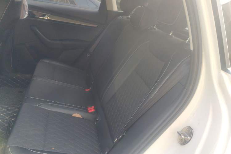 Used Skoda Karoq 2019 TSI280 SmartDrive Luxury Edition China VI standard Interior 4