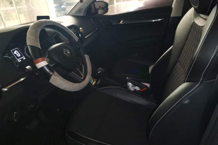 Used Skoda Karoq 2019 TSI280 Smart Drive Deluxe Edition China VI Standard Left Front Seat