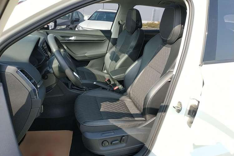 Used Skoda Karoq 2019 TSI280 Smart Drive Deluxe Edition China VI Standard Left Front Seat
