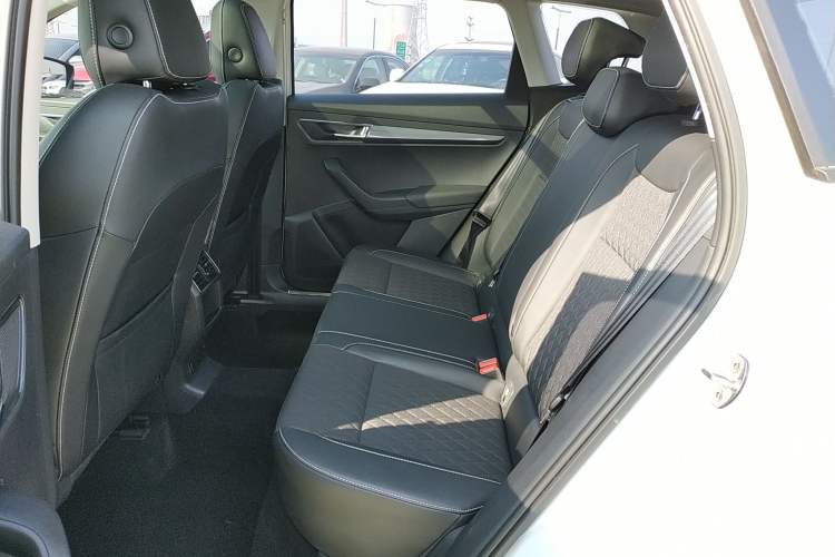 Used Skoda Karoq 2019 TSI280 Smart Drive Deluxe Edition China VI Standard Left Rear Seat