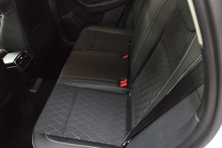 Used Skoda Karoq 2019 TSI280 SmartDrive Luxury Edition China V Standard Left Rear Seat