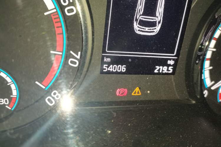 Used Skoda Karoq 2019 TSI280 Smart Drive Deluxe Edition China VI Standard Odometer Close Up
