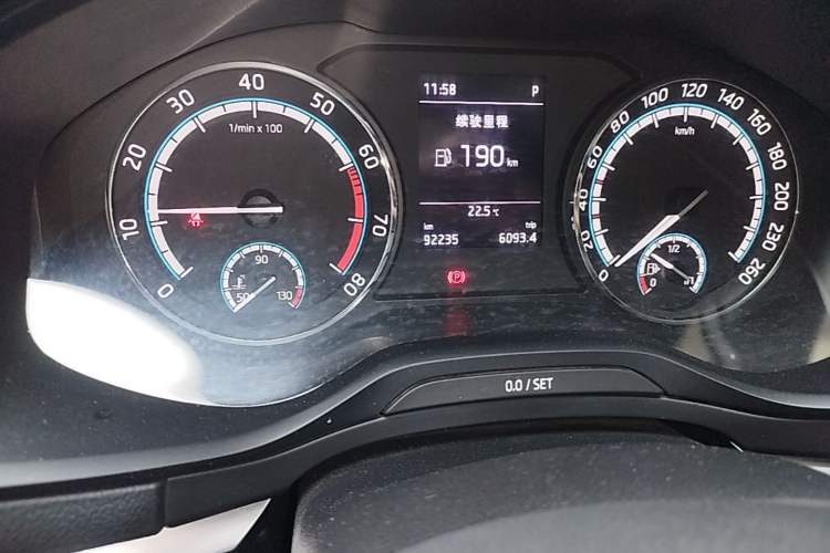 Used Skoda Karoq 2019 TSI280 Smart Drive Deluxe Edition China VI Standard Odometer Close Up