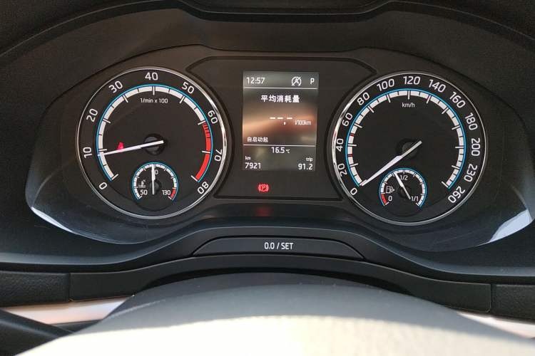 Used Skoda Karoq 2019 TSI280 Smart Drive Deluxe Edition China VI Standard Odometer Close Up