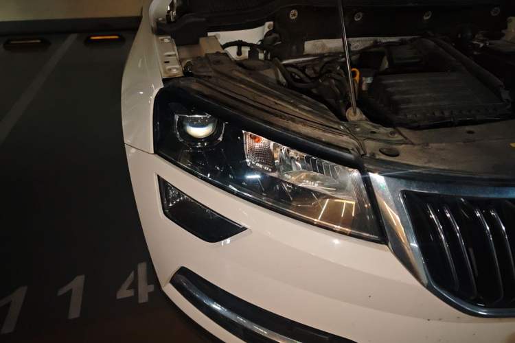 Used Skoda Karoq 2019 TSI280 SmartDrive Luxury Edition China V Standard Right Front Headlight