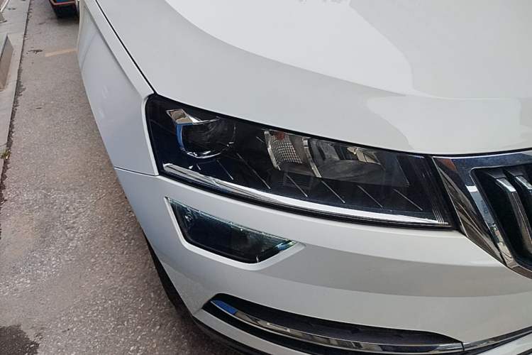 Used Skoda Karoq 2019 TSI280 Smart Drive Deluxe Edition China VI Standard Right Front Headlight