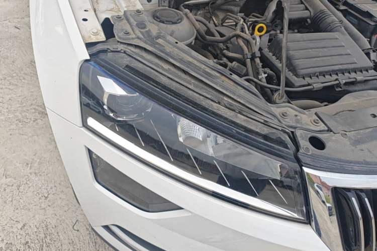 Used Skoda Karoq 2019 TSI280 SmartDrive Luxury Edition China VI standard Right Front Headlight