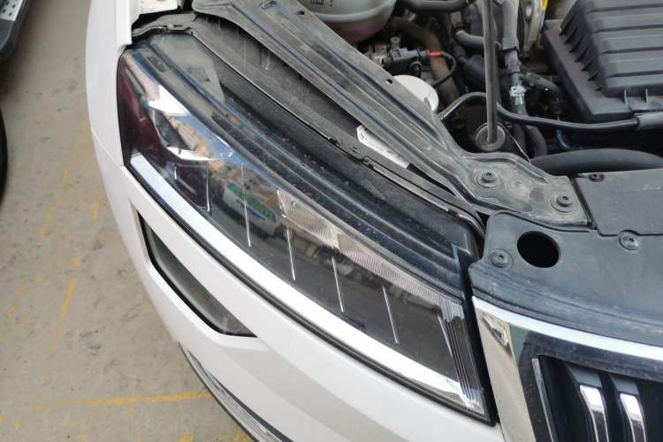 Used Skoda Karoq 2019 TSI280 Smart Drive Deluxe Edition China VI Standard Right Front Headlight