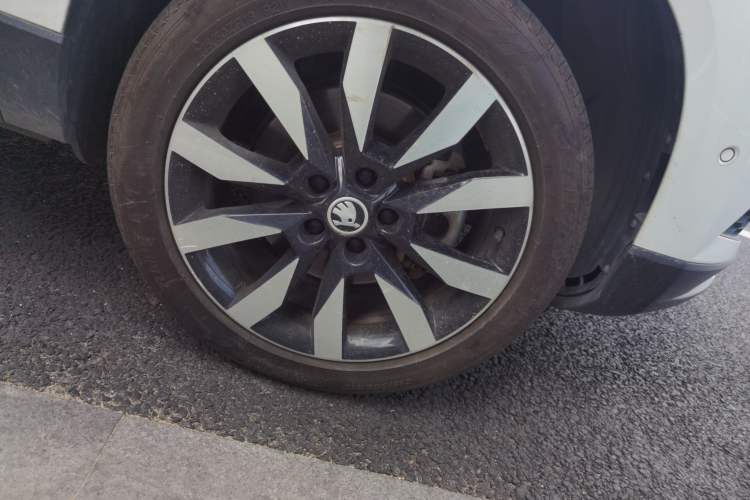 Used Skoda Karoq 2019 TSI280 SmartDrive Luxury Edition China VI standard Right Front Wheel Hub