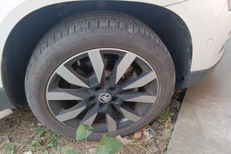 Used Skoda Karoq 2019 TSI280 SmartDrive Luxury Edition China VI standard Right Front Wheel Hub