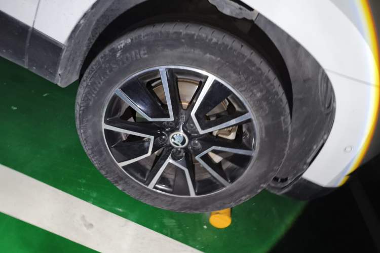 Used Skoda Karoq 2019 TSI280 Smart Drive Deluxe Edition China VI Standard Right Front Wheel Hub