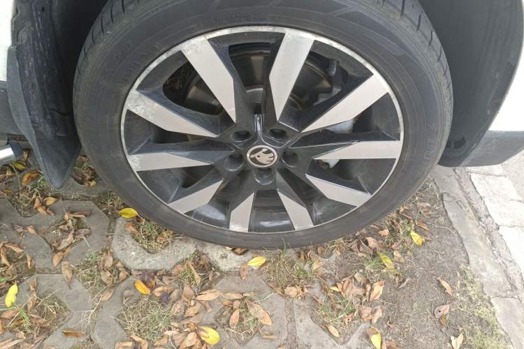 Used Skoda Karoq 2019 TSI280 SmartDrive Luxury Edition China VI standard Right Front Wheel Hub