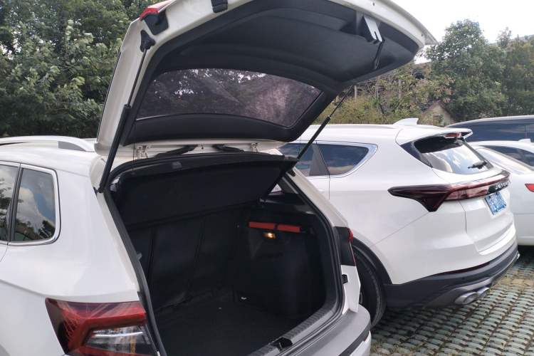 Used Skoda Karoq 2019 TSI280 SmartDrive Luxury Edition China VI standard Trunk