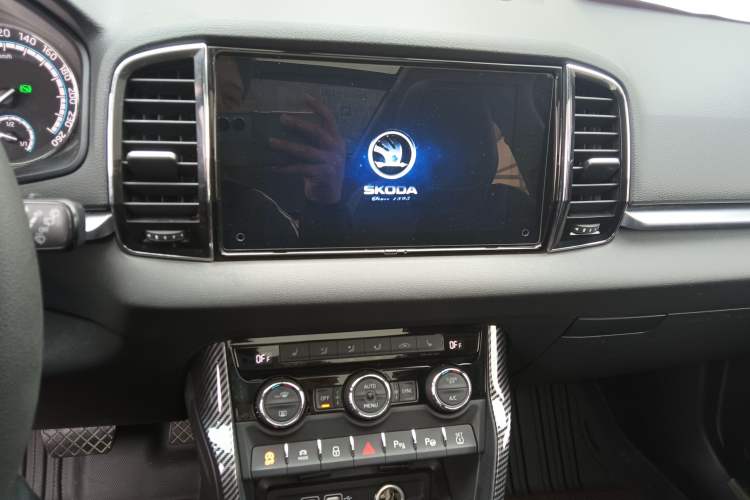 Used Skoda Karoq 2019 TSI280 Smart Drive Deluxe Edition China VI Standard Audio And AC Panel