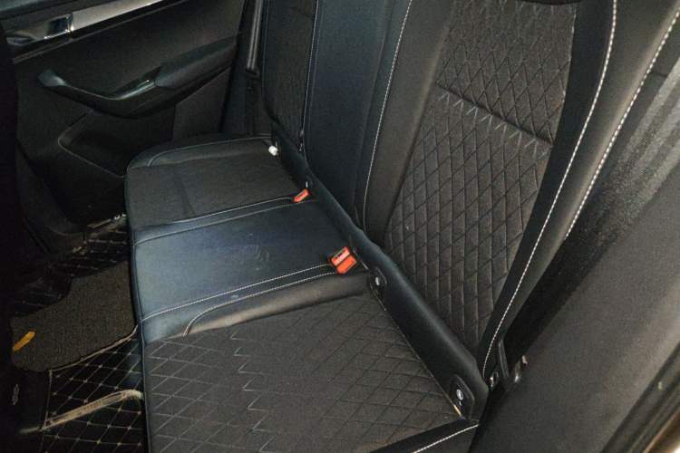 Used Skoda Karoq 2019 TSI280 Smart Drive Deluxe Edition China VI Standard Left Rear Seat