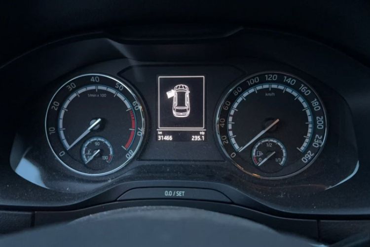 Used Skoda Karoq 2019 TSI280 Smart Drive Flagship Edition China V Standard Odometer Close Up