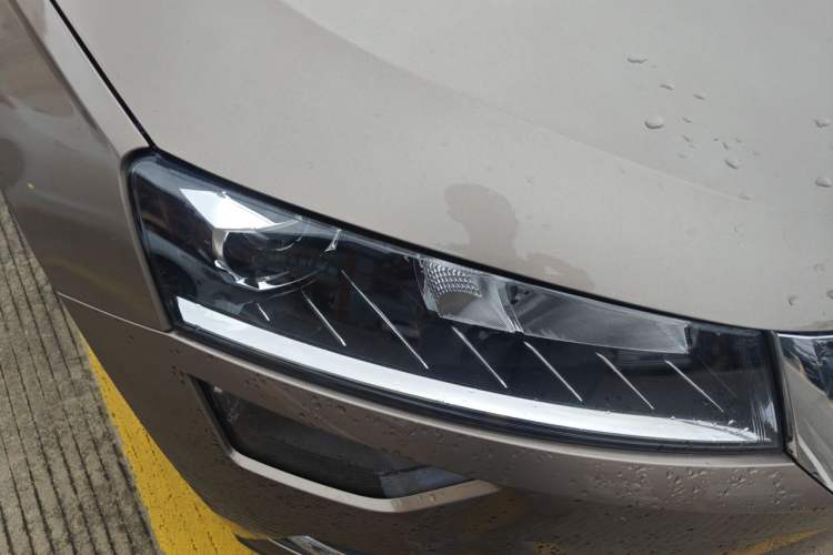 Used Skoda Karoq 2019 TSI280 SmartDrive Luxury Edition China VI standard Right Front Headlight