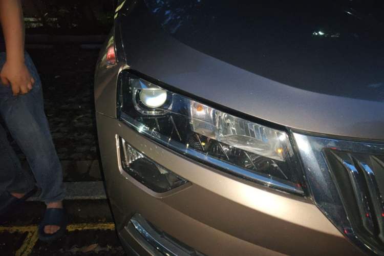 Used Skoda Karoq 2019 TSI280 Smart Drive Deluxe Edition China VI Standard Right Front Headlight