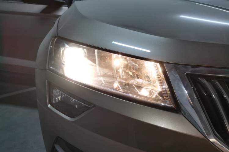 Used Skoda Karoq 2019 TSI280 SmartDrive Luxury Edition China VI standard Right Front Headlight