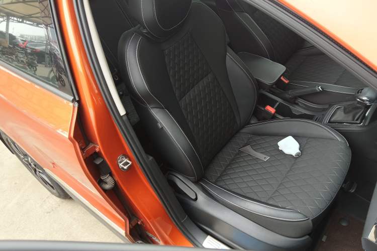 Used Skoda Karoq 2019 TSI280 Smart Drive Deluxe Edition China VI Standard Right Front Seat