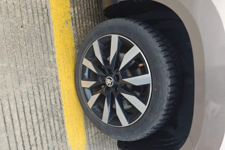 Used Skoda Karoq 2019 TSI280 SmartDrive Luxury Edition China VI standard Right Front Wheel Hub
