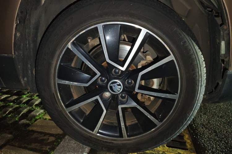 Used Skoda Karoq 2019 TSI280 Smart Drive Deluxe Edition China VI Standard Right Front Wheel Hub