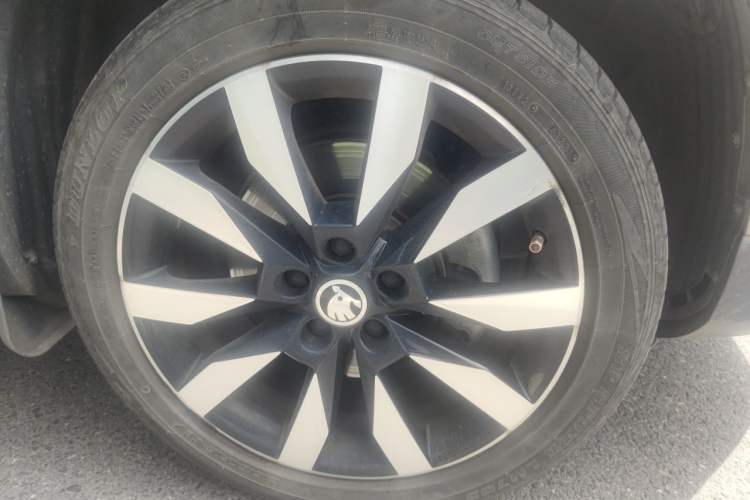 Used Skoda Karoq 2019 TSI280 SmartDrive Luxury Edition China VI standard Right Front Wheel Hub