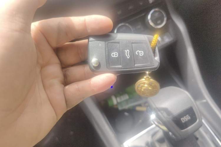 Used Skoda Karoq 2019 TSI280 SmartDrive Luxury Edition China VI standard Vehicle Key
