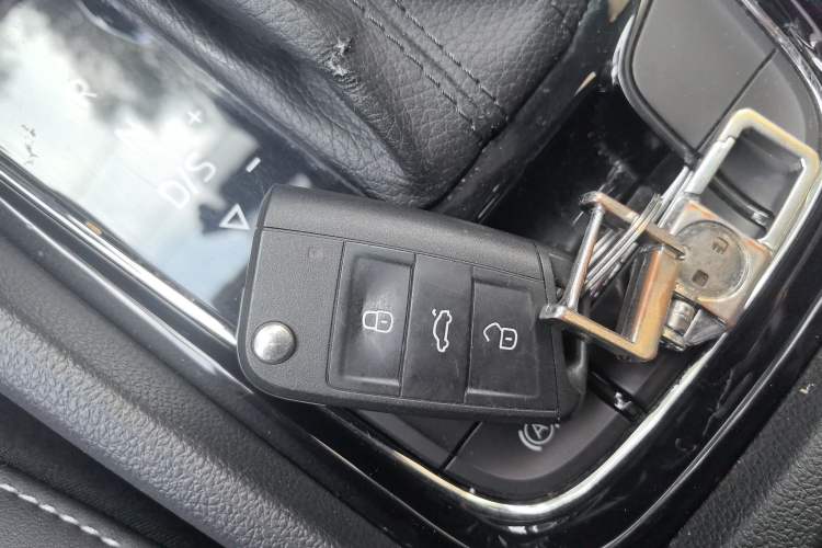 Used Skoda Karoq 2020 TSI280 Luxury Smart Edition China VI Standard Vehicle Key