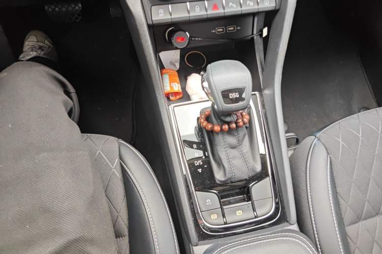 Used Skoda Karoq 2020 TSI280 Luxury Smart Edition China VI Standard Gear Lever