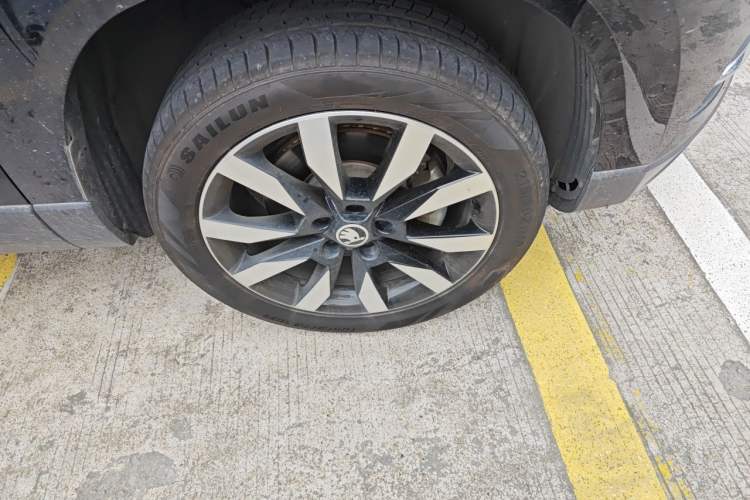 Used Skoda Karoq 2020 TSI280 Luxury Smart Edition China VI Standard Right Front Wheel Hub