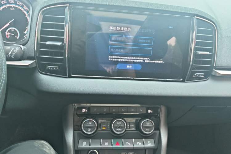 Used Skoda Karoq 2020 TSI280 Luxury Smart Edition China VI Standard Audio And AC Panel