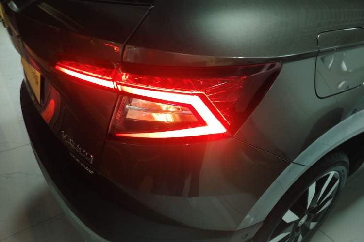 Used Skoda Karoq 2020 TSI280 Luxury Smart Edition China VI Standard Exterior 6