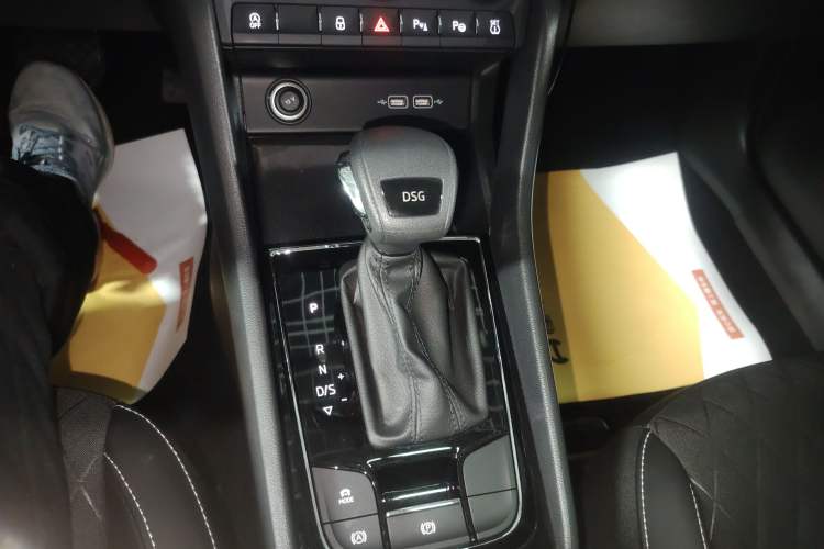 Used Skoda Karoq 2020 TSI280 Luxury Smart Edition China VI Standard Gear Lever