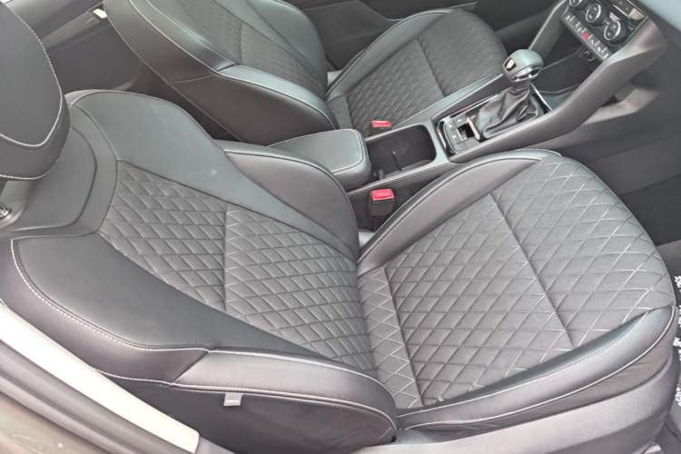 Used Skoda Karoq 2020 TSI280 Luxury Smart Edition China VI Standard Right Front Seat