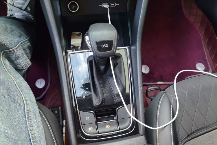 Used Skoda Karoq 2020 TSI280 Luxury Smart Edition China VI Standard Gear Lever