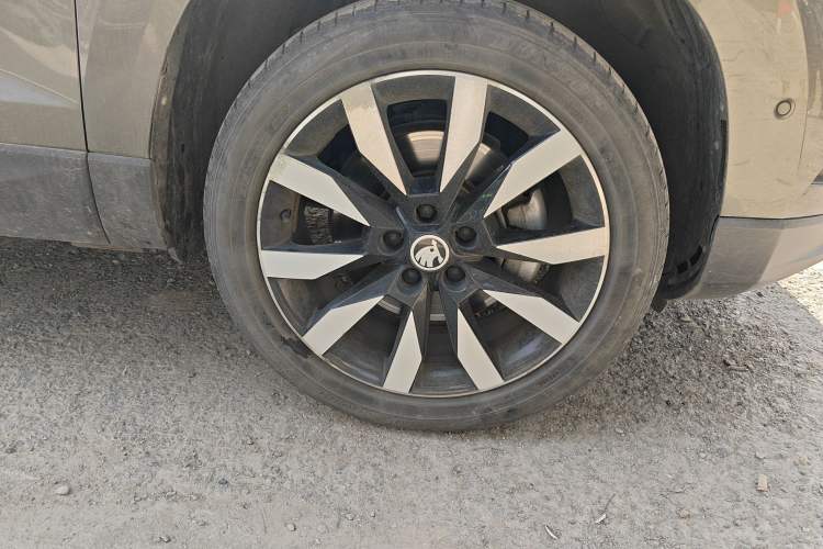 Used Skoda Karoq 2020 TSI280 Luxury Smart Edition China VI Standard Right Front Wheel Hub