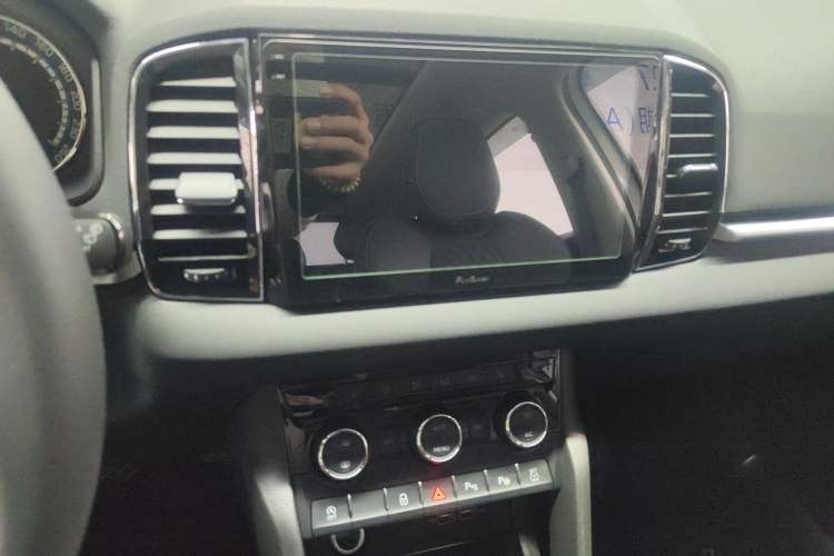 Used Skoda Karoq 2020 TSI280 Luxury Smart Edition China VI Standard Audio And AC Panel