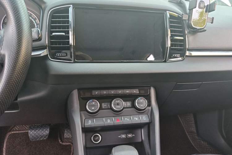 Used Skoda Karoq 2020 TSI280 Luxury Smart Edition China VI Standard Audio And AC Panel