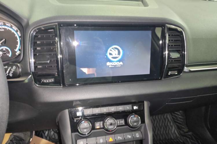 Used Skoda Karoq 2020 TSI280 Luxury Smart Edition China VI Standard Audio And AC Panel