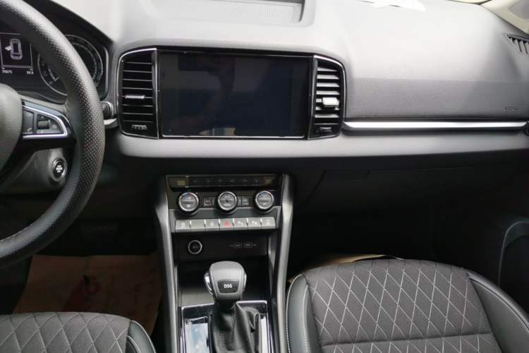 Used Skoda Karoq 2020 TSI280 Luxury Smart Edition China VI Standard Audio And AC Panel